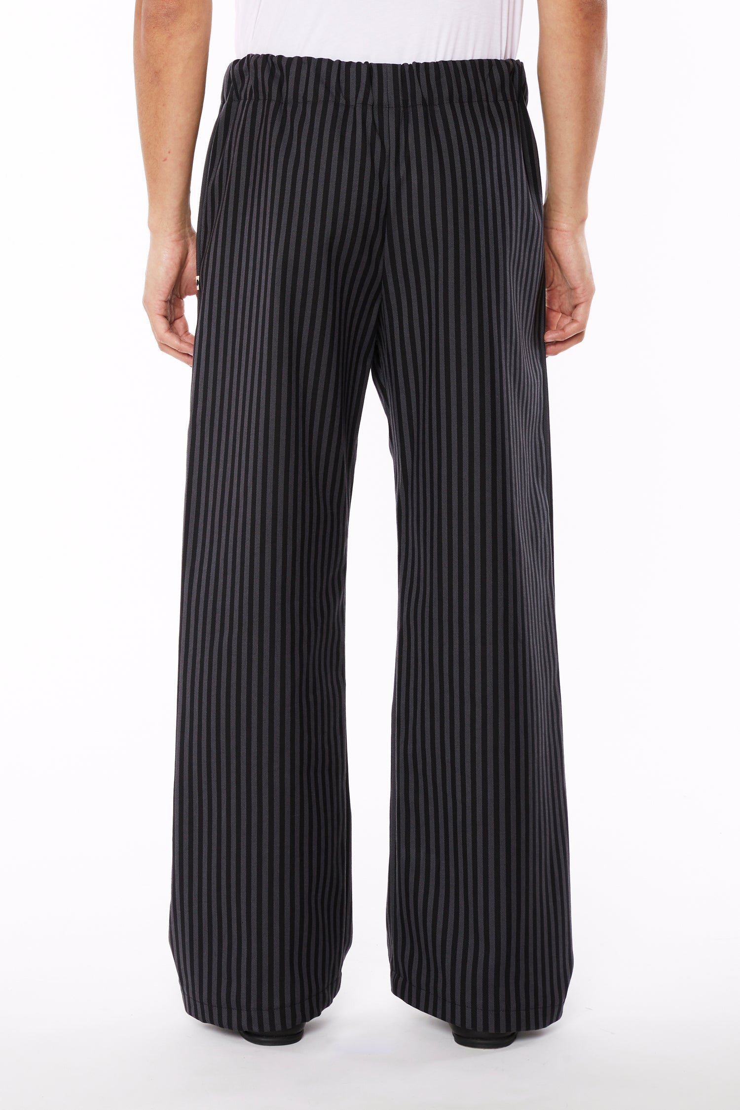 Pantalone a Righe Nere e Grigie