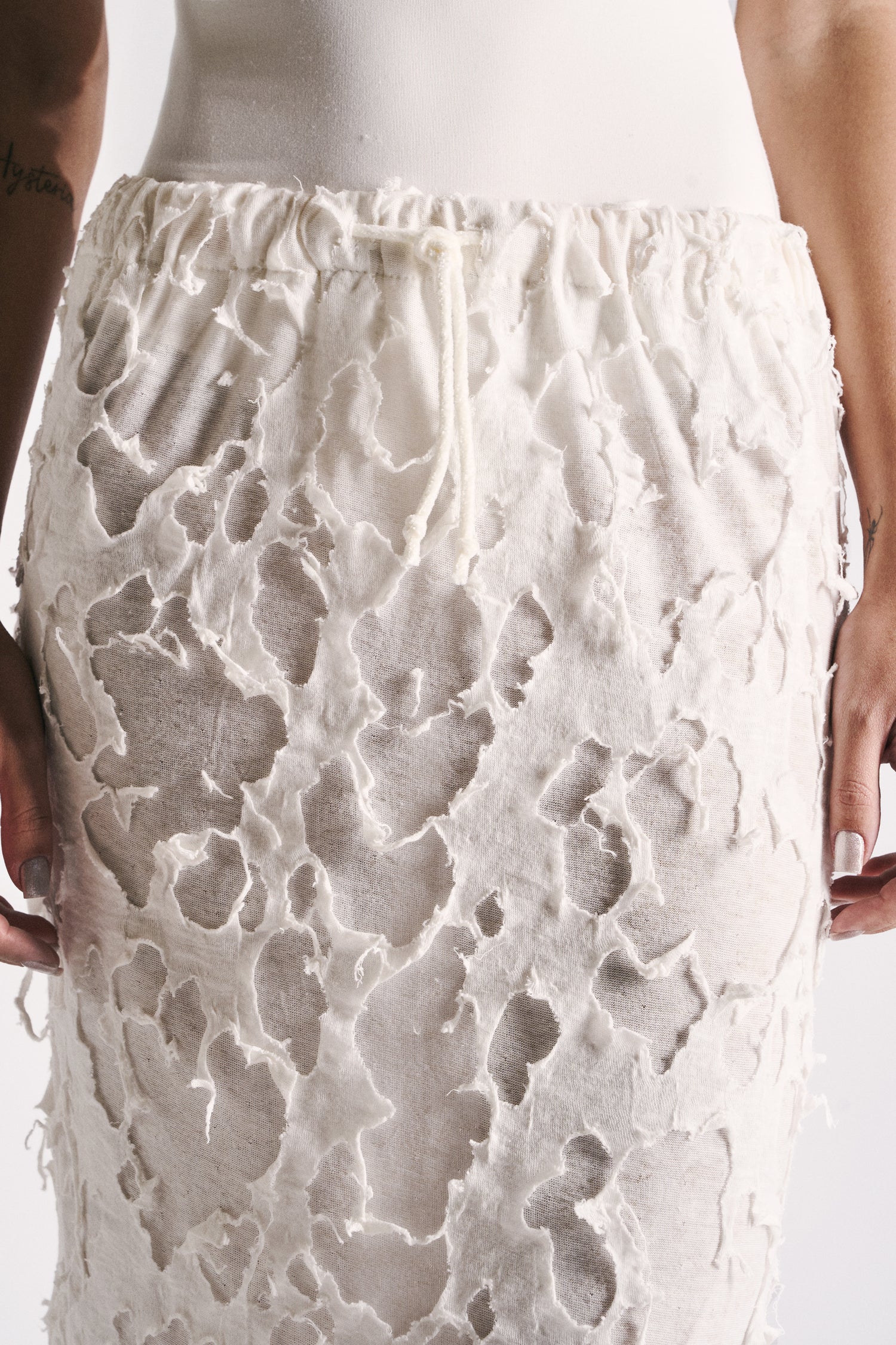GONNA IN JERSEY DI COTONE BIANCO EFFETTO CORROSIONE