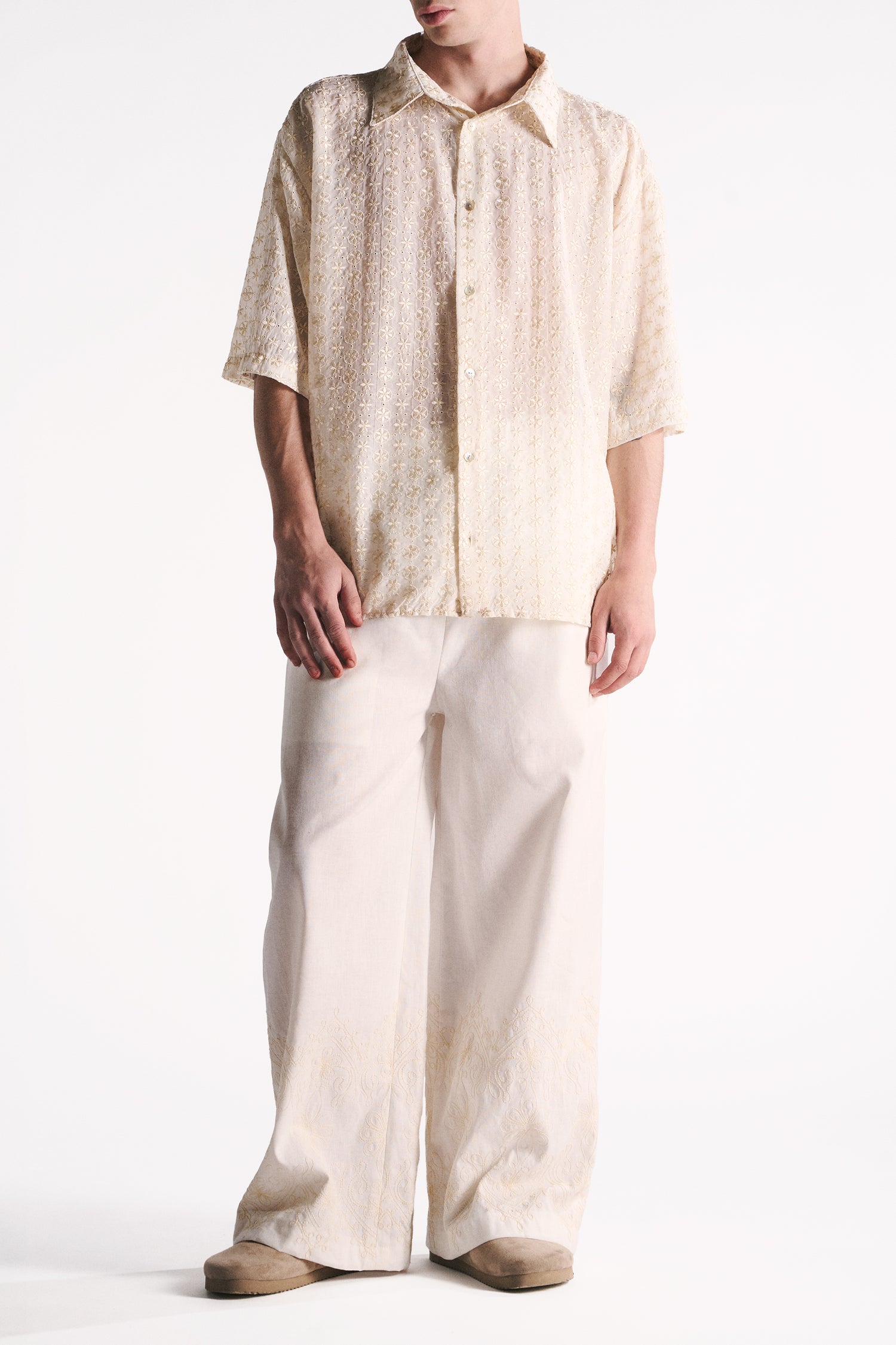 CAMICIA A MANICHE CORTE IN SETA COTONE AVORIO CON RICAMO FIORE ORO