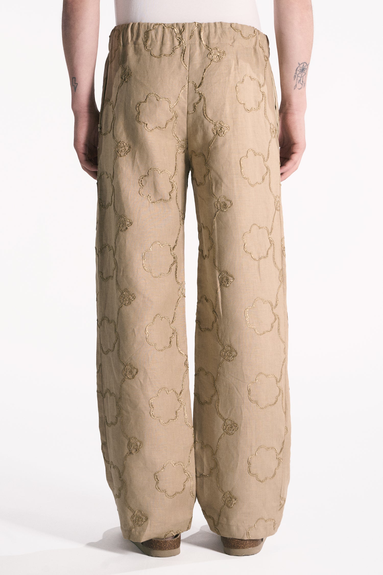 PANTALONE IN LINO TANNO CON APPLICAZIONE FIORE RICAMATA