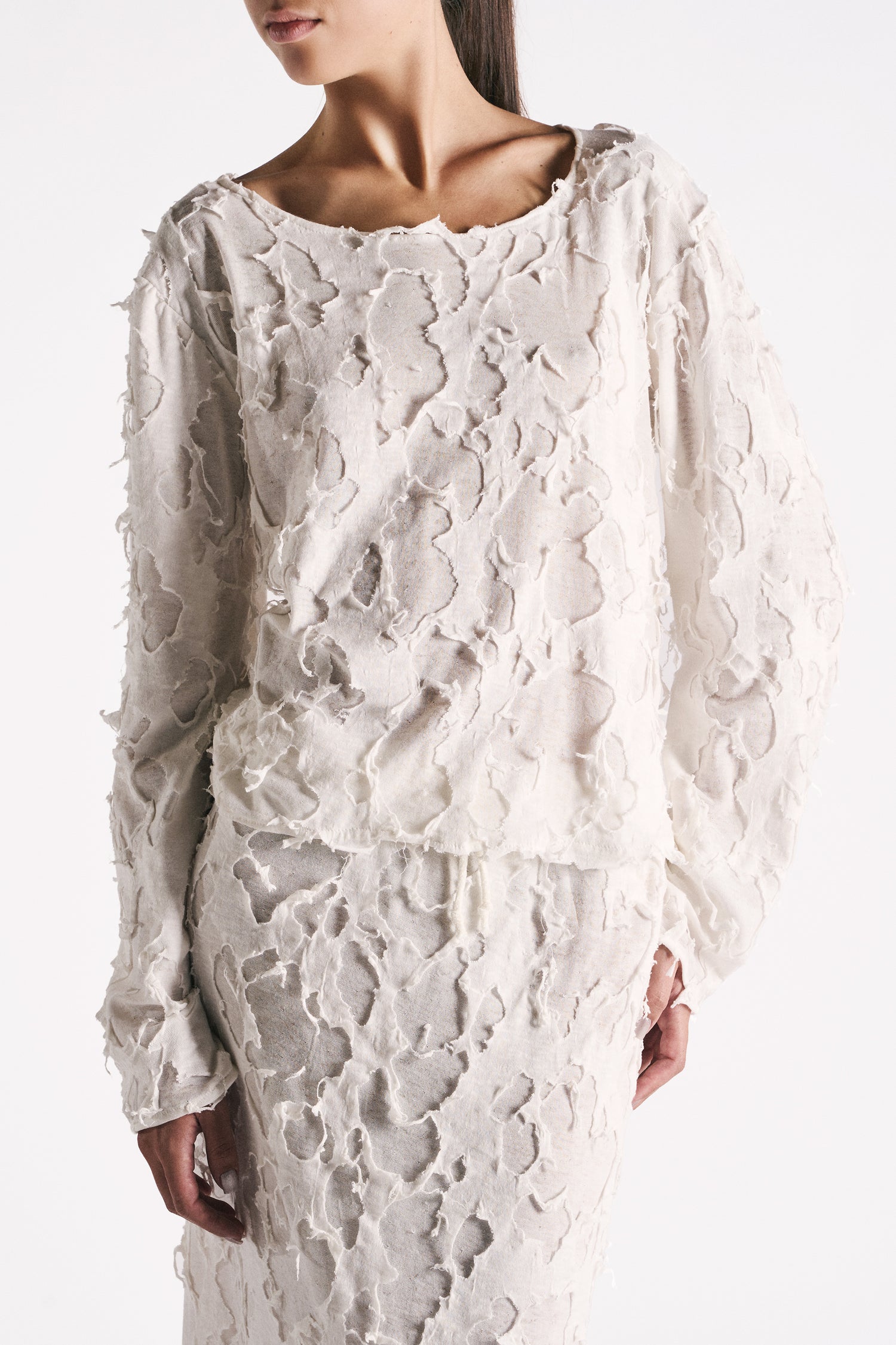 MAGLIA MANICHE LUNGHE IN JERSEY DI COTONE BIANCO EFFETTO CORROSIONE