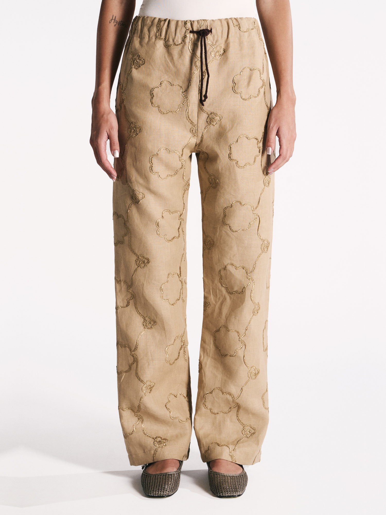PANTALONE IN LINO TANNO CON APPLICAZIONE FIORE RICAMATA