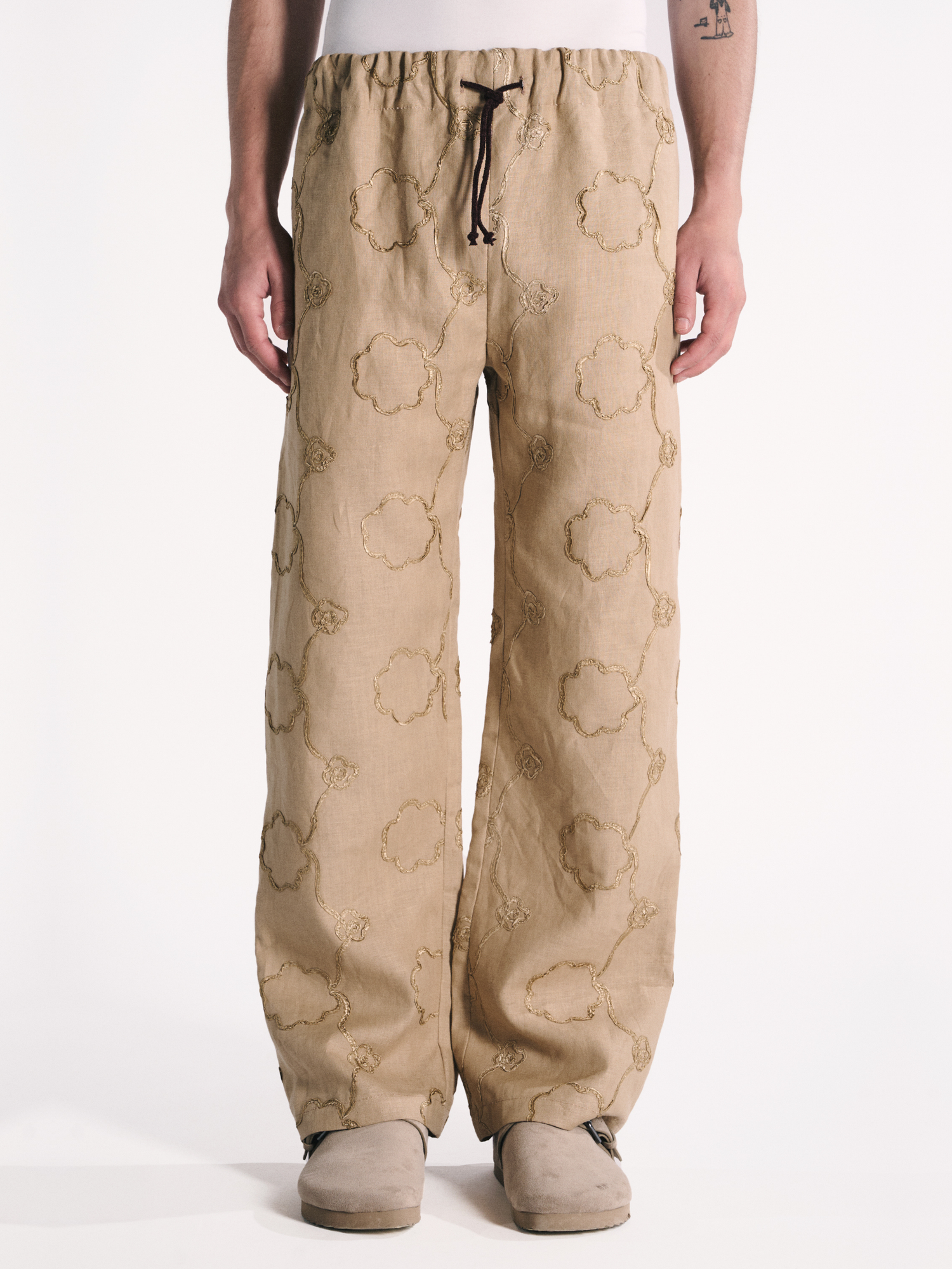 PANTALONE IN LINO TANNO CON APPLICAZIONE FIORE RICAMATA